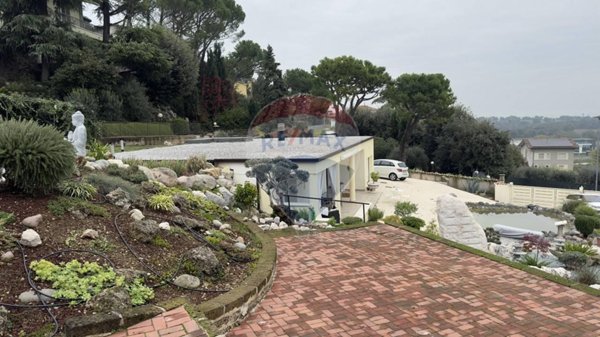 casa indipendente in vendita a Lonato del Garda