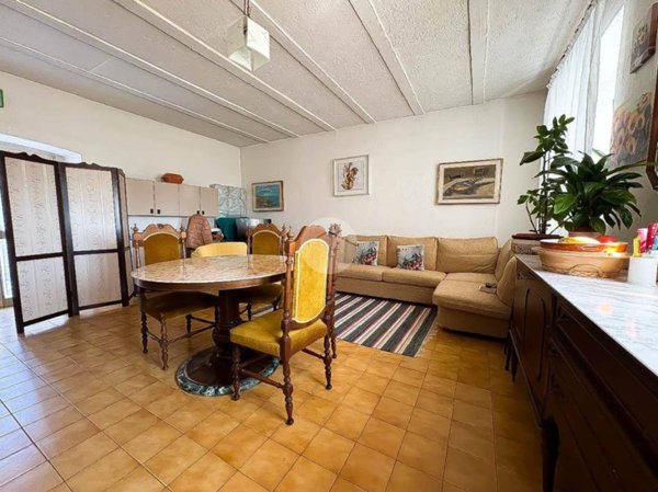 casa indipendente in vendita a Lonato del Garda in zona Cominello