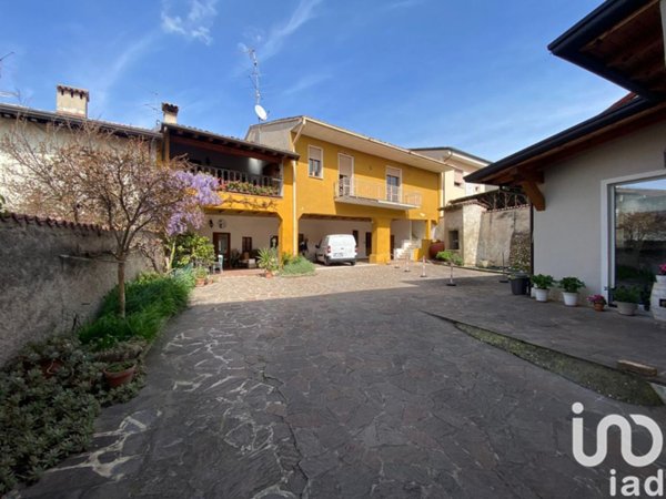 casa indipendente in vendita a Lonato del Garda in zona Malocco