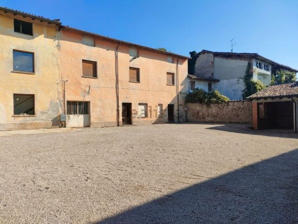 pentavano in vendita a Lonato del Garda