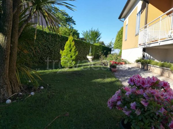 casa indipendente in vendita a Lonato del Garda in zona Lido
