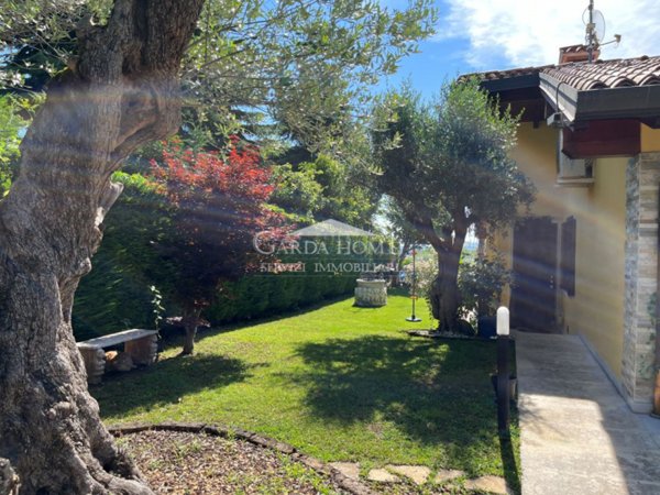 casa indipendente in vendita a Lonato del Garda in zona Barcuzzi