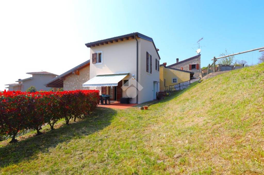 casa indipendente in vendita a Lonato del Garda