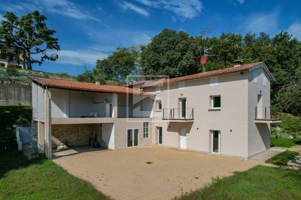 casa indipendente in vendita a Lonato del Garda in zona Barcuzzi