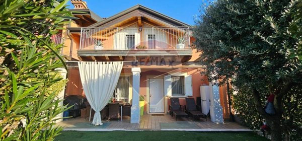 casa indipendente in vendita a Lonato del Garda in zona Cominello