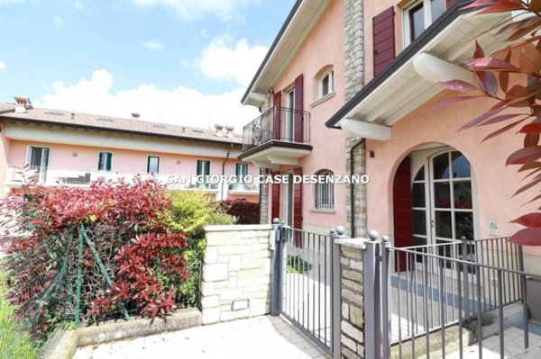 casa indipendente in vendita a Lonato del Garda in zona Centenaro