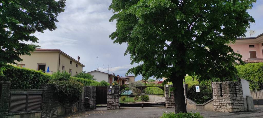 casa indipendente in vendita a Lonato del Garda