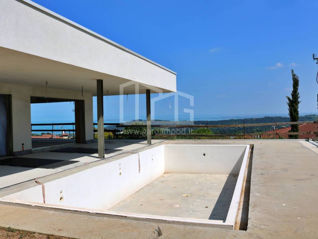 casa indipendente in vendita a Lonato del Garda in zona Barcuzzi