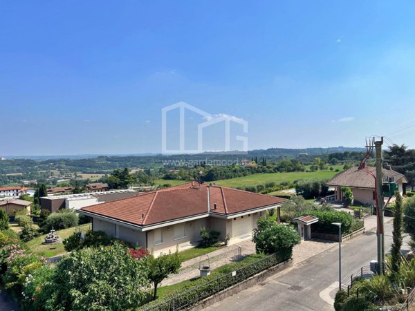 casa indipendente in vendita a Lonato del Garda in zona Barcuzzi