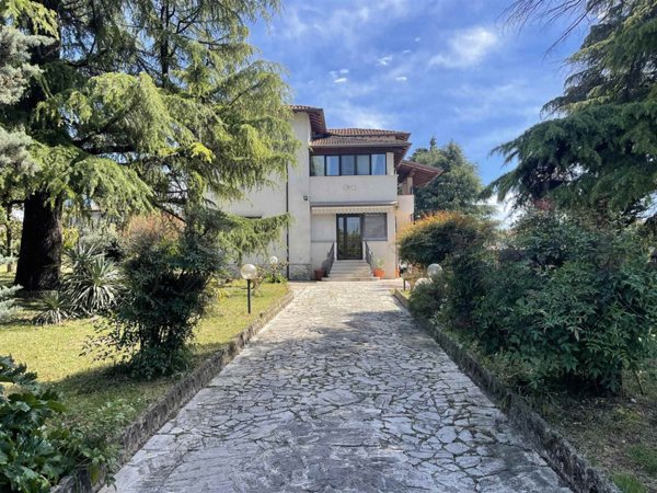 casa indipendente in vendita a Lonato del Garda