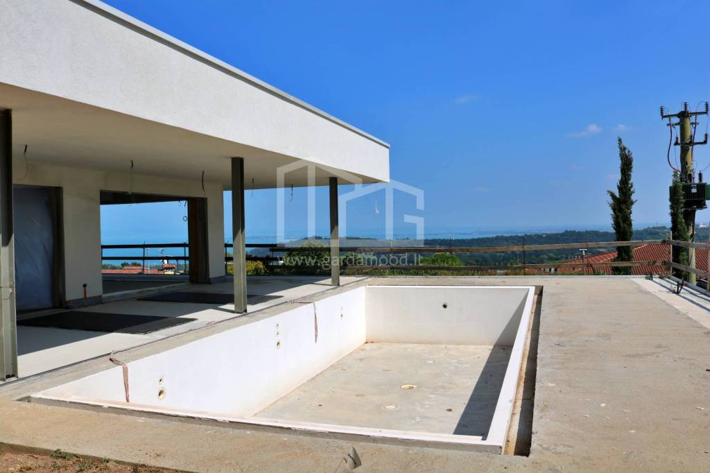 casa indipendente in vendita a Lonato del Garda in zona Barcuzzi