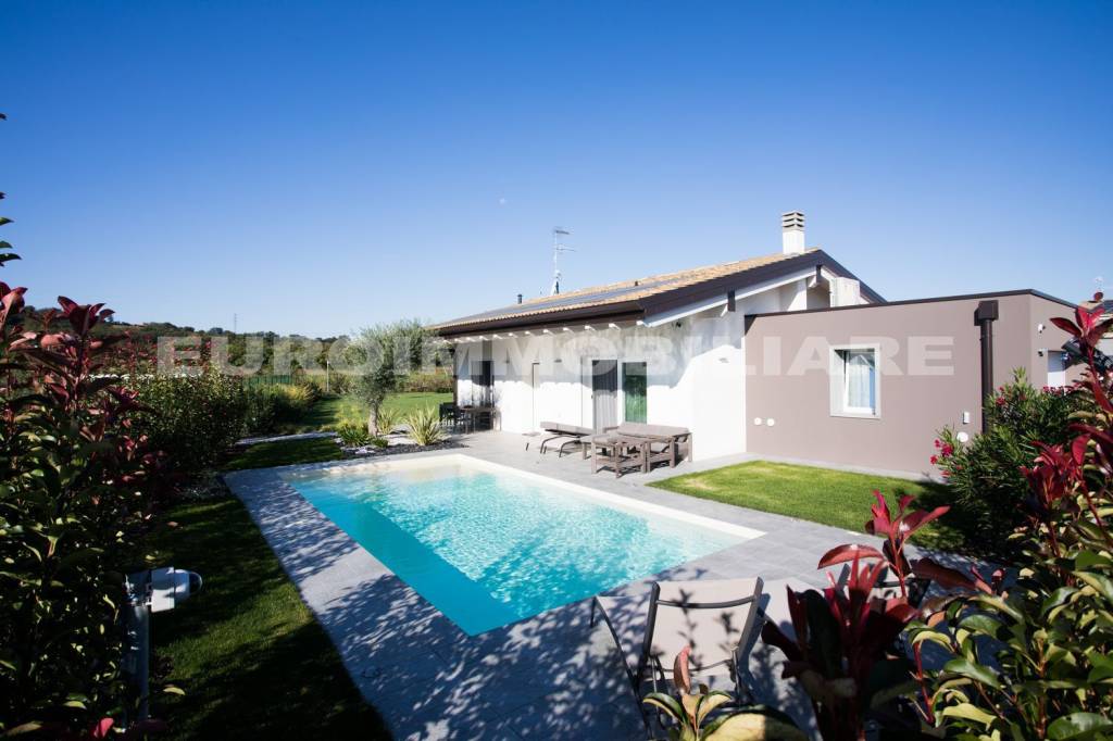 casa indipendente in vendita a Lonato del Garda