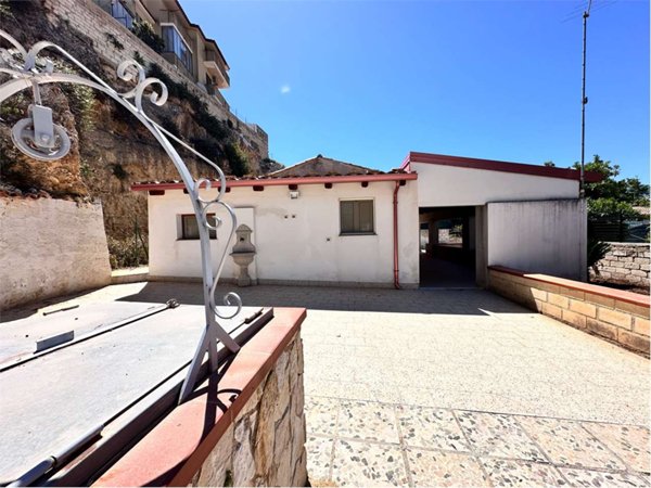 casa indipendente in vendita a Lonato del Garda in zona Lido