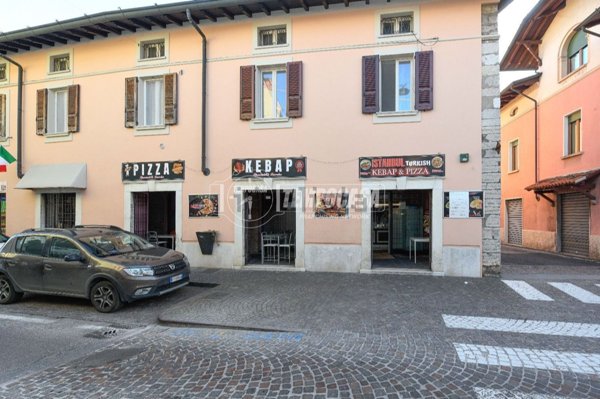 locale commerciale in vendita a Lonato del Garda