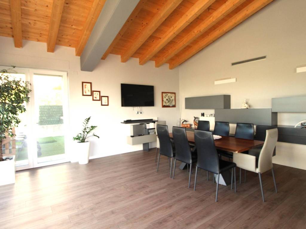 casa indipendente in vendita a Lonato del Garda