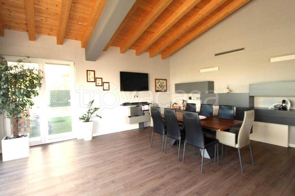 casa indipendente in vendita a Lonato del Garda