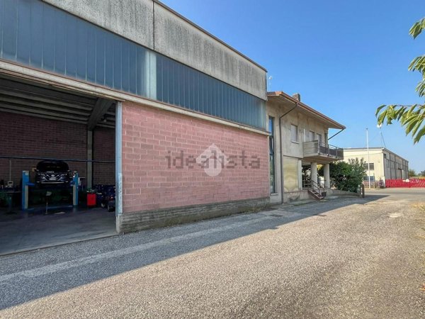 locale di sgombero in vendita a Lonato del Garda