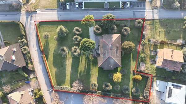 villa in vendita a Lonato del Garda in zona Centenaro