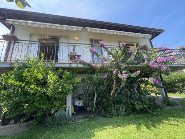 casa indipendente in vendita a Lonato del Garda in zona Barcuzzi