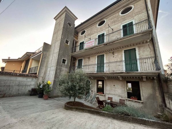 casa indipendente in vendita a Lonato del Garda in zona Sedena