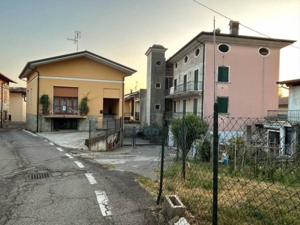 casa indipendente in vendita a Lonato del Garda in zona Sedena