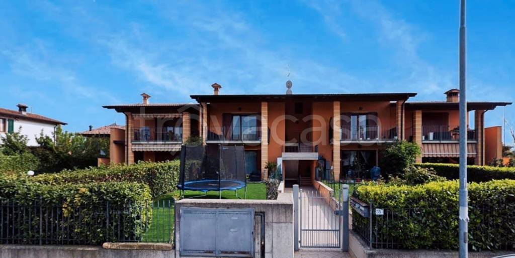 appartamento in vendita a Lonato del Garda in zona Centenaro