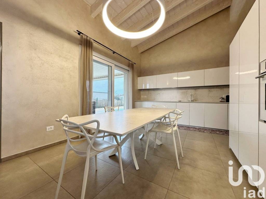 casa indipendente in vendita a Lonato del Garda