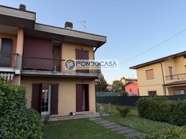 casa indipendente in vendita a Lonato del Garda in zona Esenta