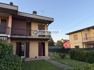 casa indipendente in vendita a Lonato del Garda in zona Esenta