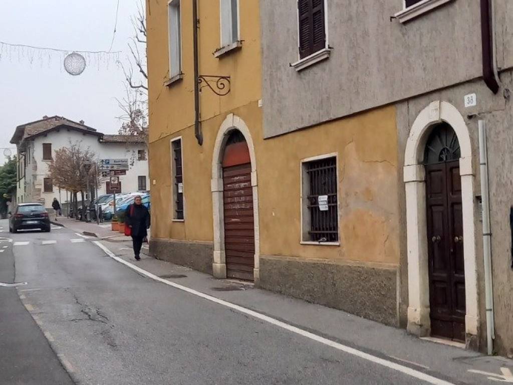 negozio in vendita a Lonato del Garda