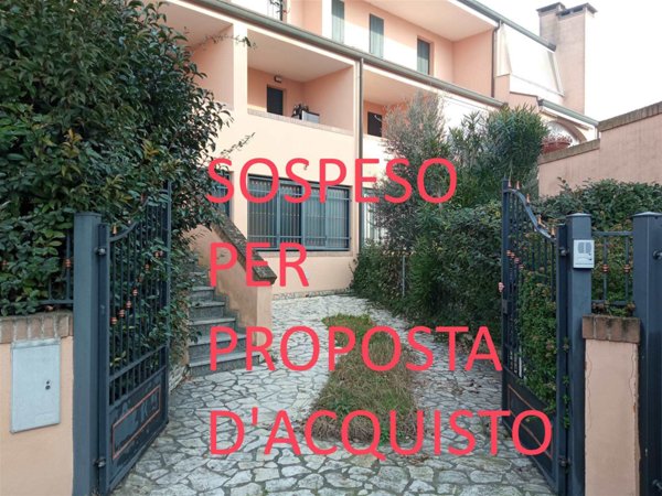 casa indipendente in vendita a Lonato del Garda in zona Lido