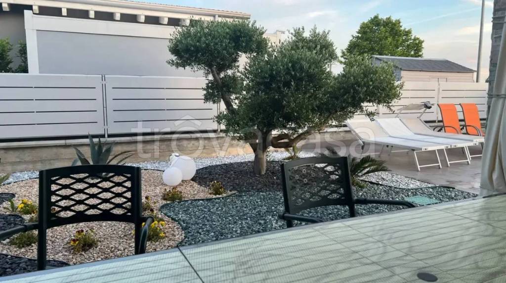 casa indipendente in vendita a Lonato del Garda