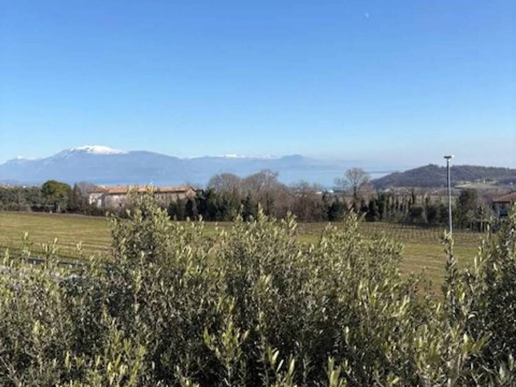 casa indipendente in vendita a Lonato del Garda in zona Barcuzzi