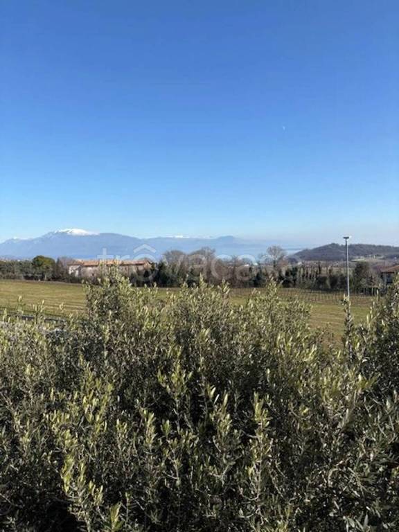 casa indipendente in vendita a Lonato del Garda in zona Barcuzzi