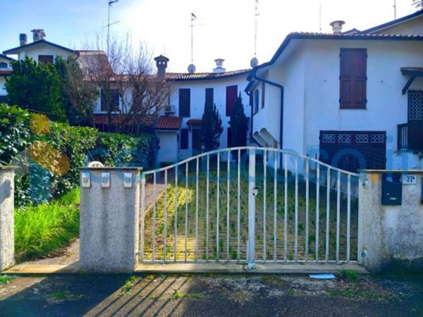 casa indipendente in vendita a Lonato del Garda in zona Lido