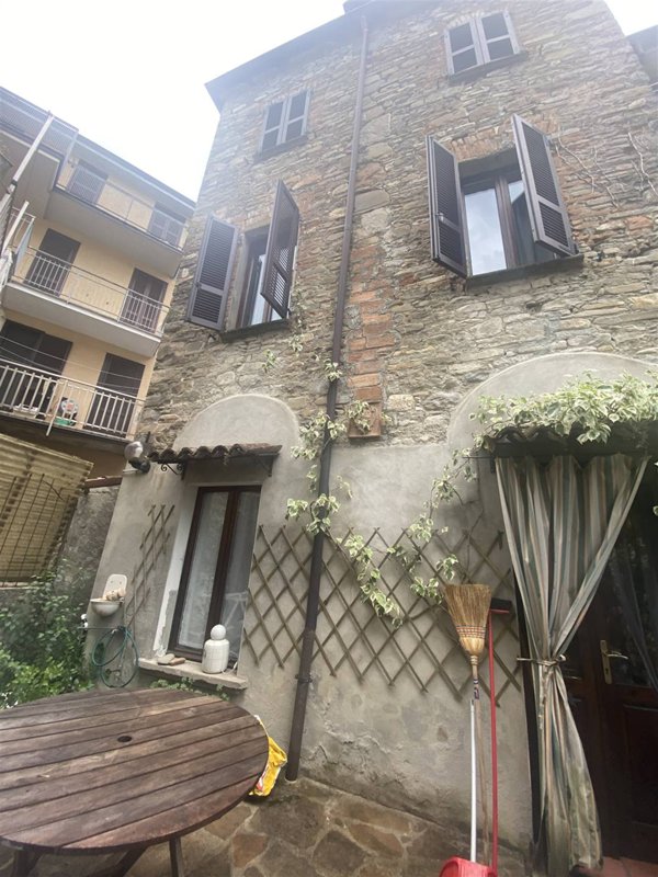 casa indipendente in vendita a Lonato del Garda in zona Bettola