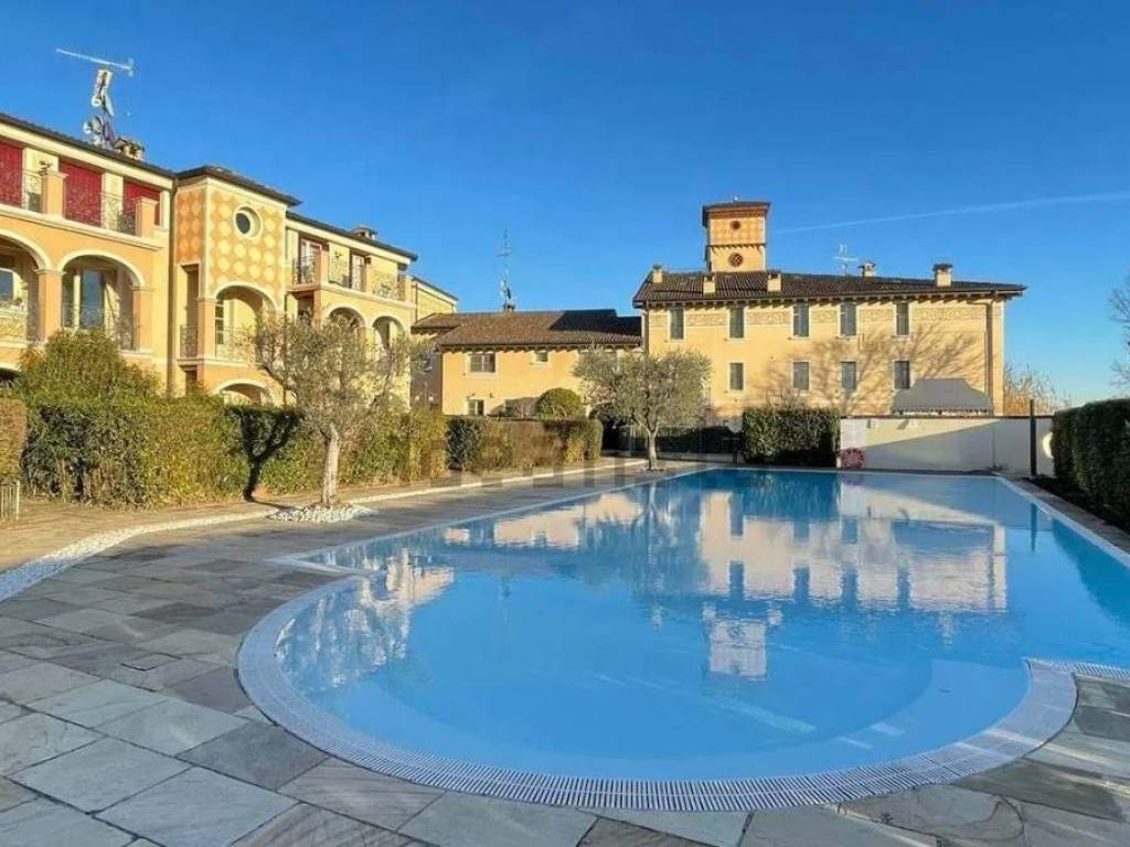 appartamento in vendita a Lonato del Garda in zona Centenaro
