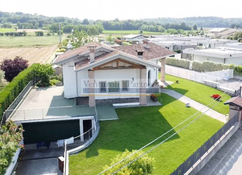 casa indipendente in vendita a Lonato del Garda