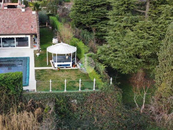 casa indipendente in vendita a Lonato del Garda in zona Barcuzzi