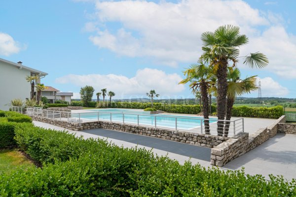 appartamento in vendita a Lonato del Garda in zona Castel Venzago