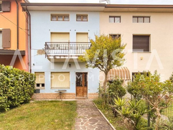 casa indipendente in vendita a Lonato del Garda in zona Esenta