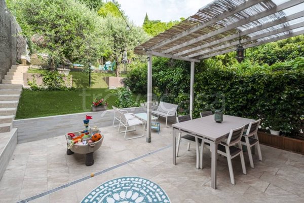 casa indipendente in vendita a Lonato del Garda in zona Centenaro