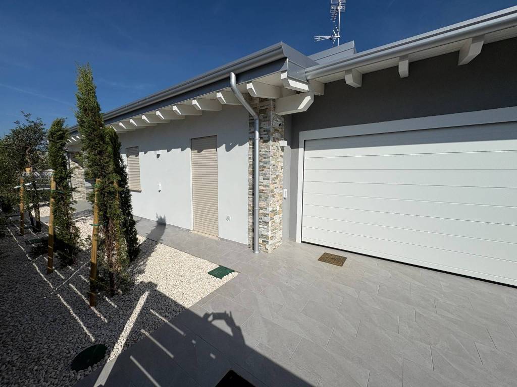 casa indipendente in vendita a Lonato del Garda