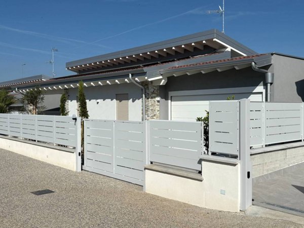 casa indipendente in vendita a Lonato del Garda