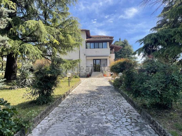 casa indipendente in vendita a Lonato del Garda