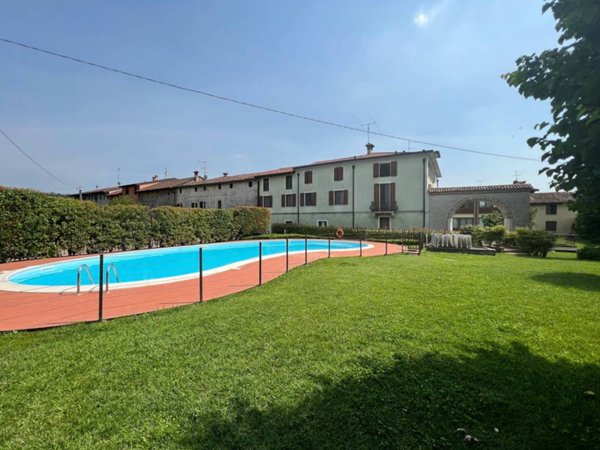 casa indipendente in vendita a Lonato del Garda in zona Cominello