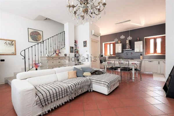 casa indipendente in vendita a Lonato del Garda in zona Cominello