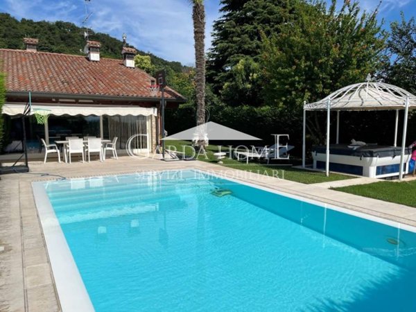 casa indipendente in vendita a Lonato del Garda in zona Barcuzzi