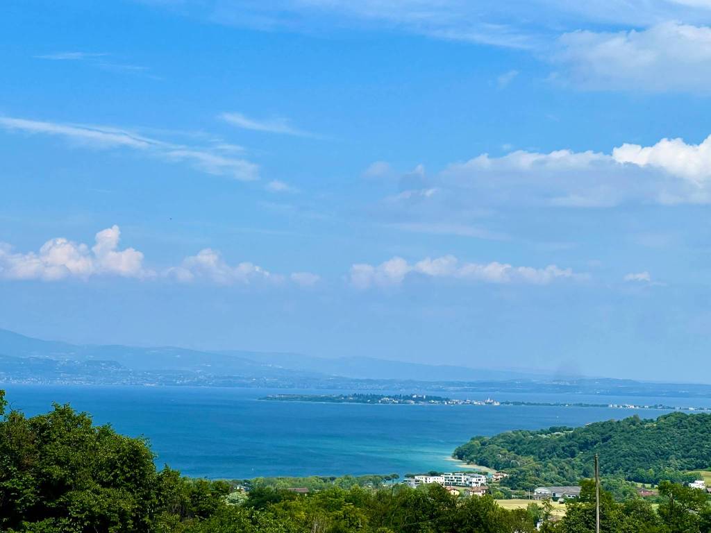 casa indipendente in vendita a Lonato del Garda in zona Barcuzzi