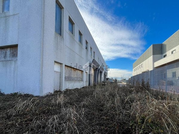 locale di sgombero in vendita a Lonato del Garda